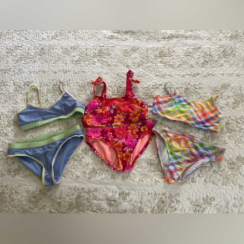 Swimsuit + hats for girls